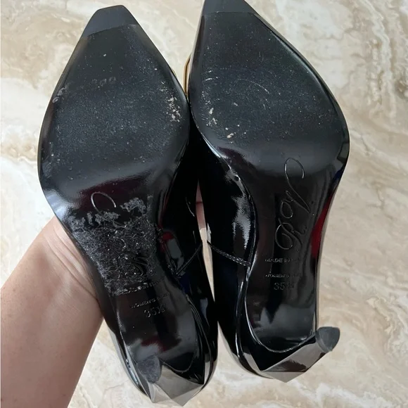 Roger Vivier patent leather gold logo high heels shoes 35,5 us 5,5